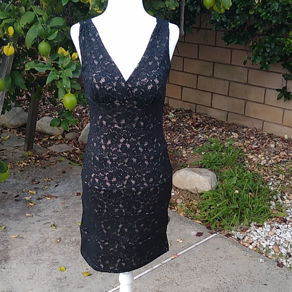 Enfocus Studio V-Neck black stretch lace mini dress Sleeveless 4